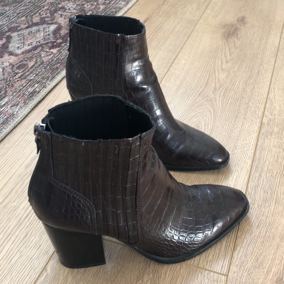 Zara burgundy snakeskin booties - 38 - Picture 3 of 3